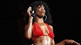 Ari Lennox goes off after concertgoer throws bottle on stage: 'I don't play that'