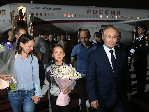 Putin recibió al matrimonio de espías con pasaporte argentino y los saludó en español: sus hijos no sabían que eran rusos