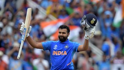 Rohit Sharma REFUSES to eat cake cut by Team India: "Will eat after winning"