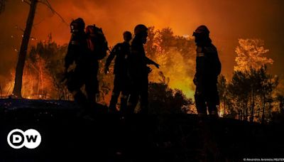 Wildfires in Greece: Blazes in front of the gates of Athens – DW – 08/13/2024