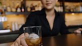 I'm a bartender and can spot red flags while you're on your date. Here are 5 things to keep an eye out for.