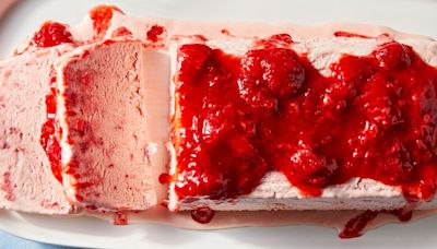 Strawberries & Cream Semifreddo Is The No-Bake, 6-Ingredient Dessert You Need To Know