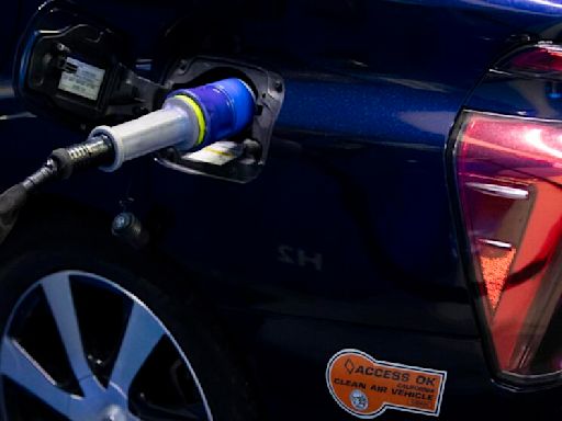 Refueling a hydrogen car in California is so annoying that drivers are suing Toyota