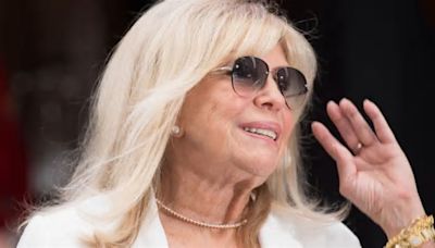 Nancy Sinatra pays tribute to legendary guitarist Duane Eddy