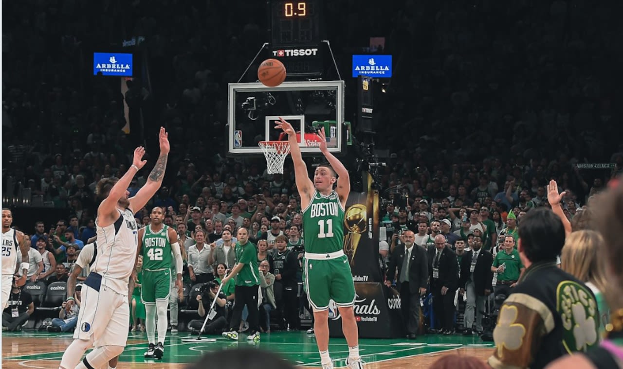 Watch: Payton Pritchard does it again, drains half-court 3-point buzzer beater