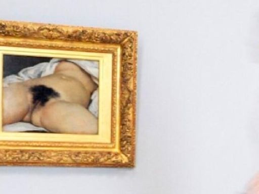 La entrepierna más famosa del arte, víctima de un nueva intervención | Dos mujeres pintaron "me too" en el cuadro de Courbet