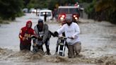 Al menos 21 muertos y más de mil desplazados por "el mayor evento de lluvias jamás registrado" en República Dominicana
