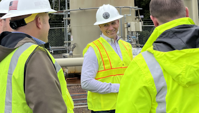 Washington lawmaker tours Cowlitz County landfill methane gas capture project