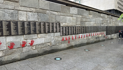 Le mur des Justes du mémorial de la Shoah vandalisé à Paris, la justice saisie par Anne Hidalgo