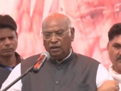 Congress chief Mallikarjun Kharge’s health deteriorates, stops speech midway during poll rally in J&K’s Kathua | Watch | Today News