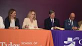 Christus, UT Tyler sign affiliation agreement allowing med students to train at Christus facilities