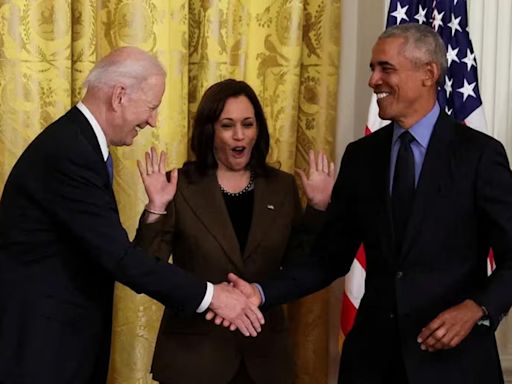 Bill Clinton respalda a Kamala Harris, pero Barak Obama juega las fichas por su esposa Michelle