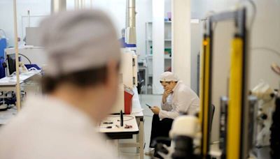 俄國首台國產曝光機問世 宣稱可生產350奈米晶片 - 自由財經