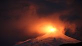 Volcán Villarrica registra nueva explosión: este es el mayor peligro si hace erupción según dos geólogos - La Tercera