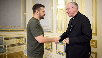 El secretario de Estado del Papa se reunió con Zelensky en Ucrania: “Estamos bastante lejos de una solución”