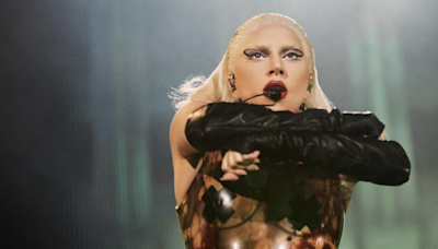 Lady Gaga revela que dio cinco conciertos enferma de Covid-19 y las redes estallan en su contra