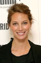 A Celebration of Christy Turlington's Most Iconic Beauty Moments ...