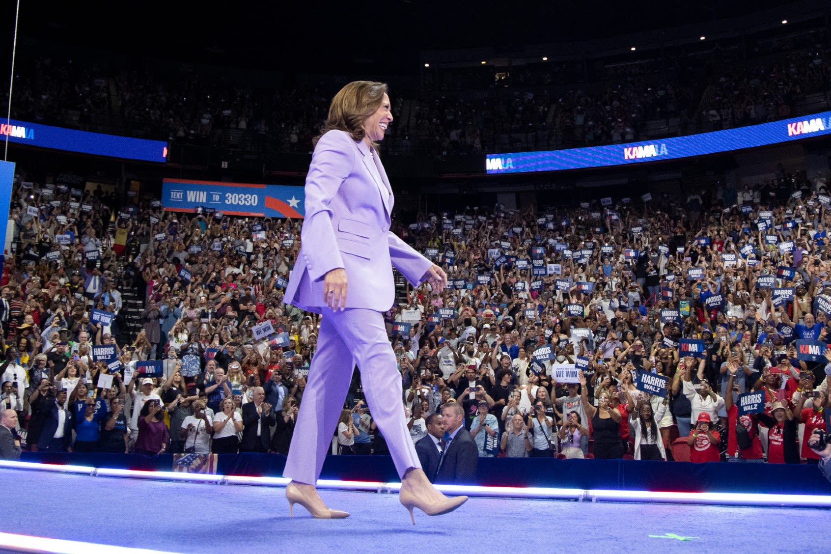 Harris and Walz close out first week on campaign trail together at packed rally in Vegas