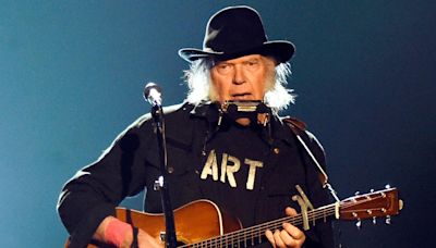 Illness Forces Neil Young to Take 'Big Unplanned Break' From Tour