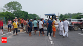 Farmers of three villages block national highway in Jind alleging frequent power cut during the peak season of paddy plantation | Jind News - Times of India