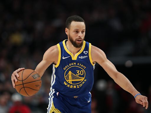 Stephen Curry signs one-year, $62.6 million extension to stay with Golden State through 2027: report