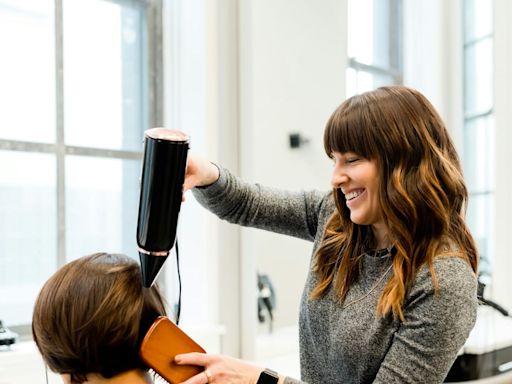 ¿Es bueno cortarse el cabello en la noche de San Juan? Lo que debes saber si eres mujer