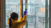 Trucos caseros para limpiar las ventanas; no gaste agua y ahorre dinero