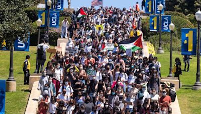 La Policía interviene en la protesta de la Universidad de California tras enfrentamientos violentos