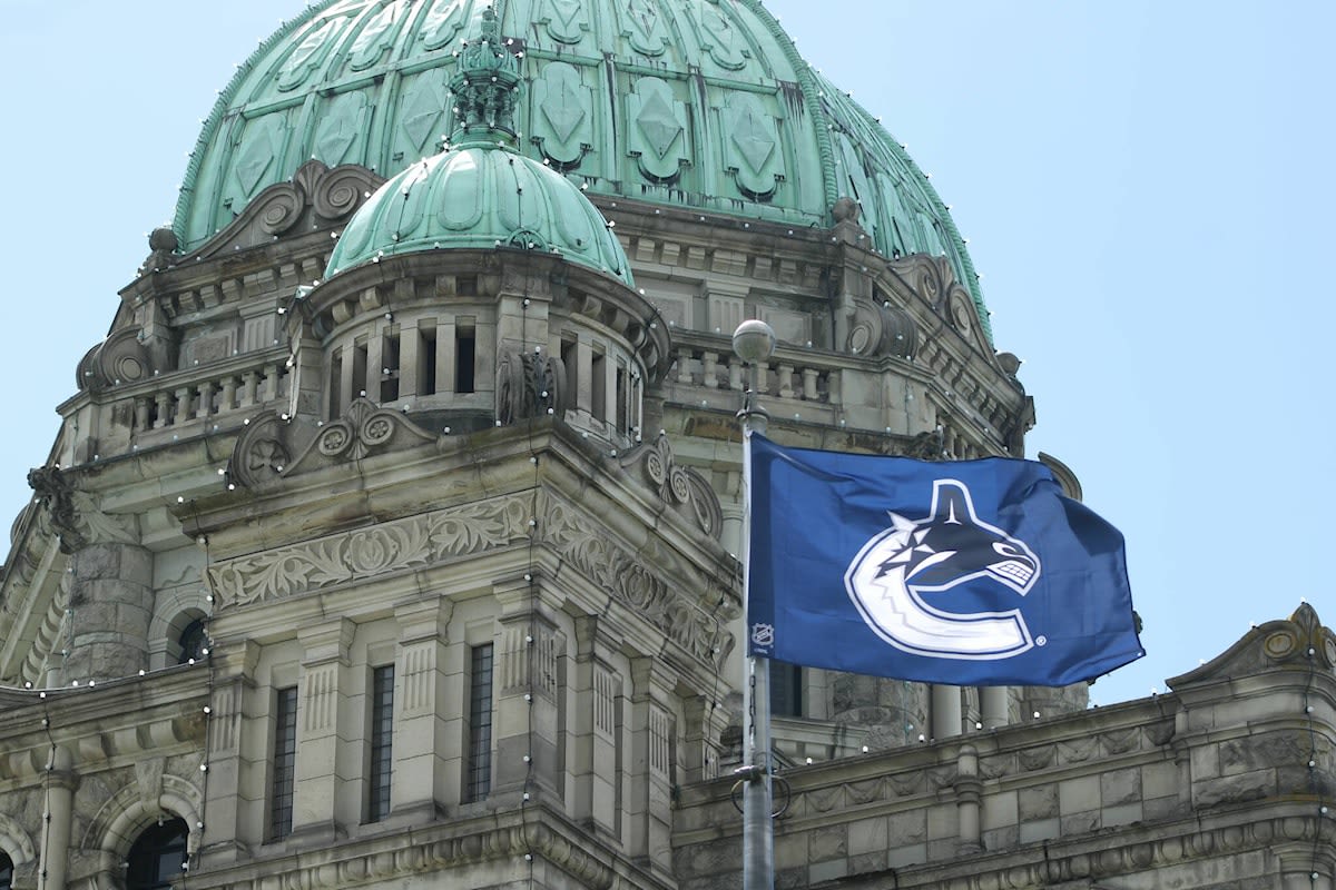 Vancouver Canucks flag raised at B.C. Legislative ahead of second round series