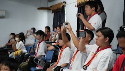 排灣族語夏令營 日本學童手機記錄演出 (圖)