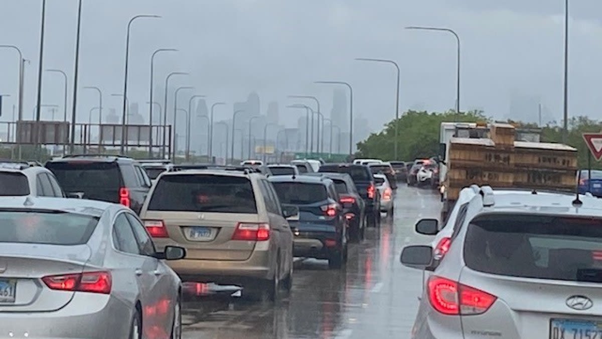 Chicago weather: Gusty storms with heavy downpours, lightning could impact morning commute