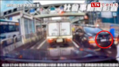 賓士車裝「遮牌器」路上狂違規 駕駛將吃3張罰單(翻攝自社會事新聞影音) - 自由電子報影音頻道