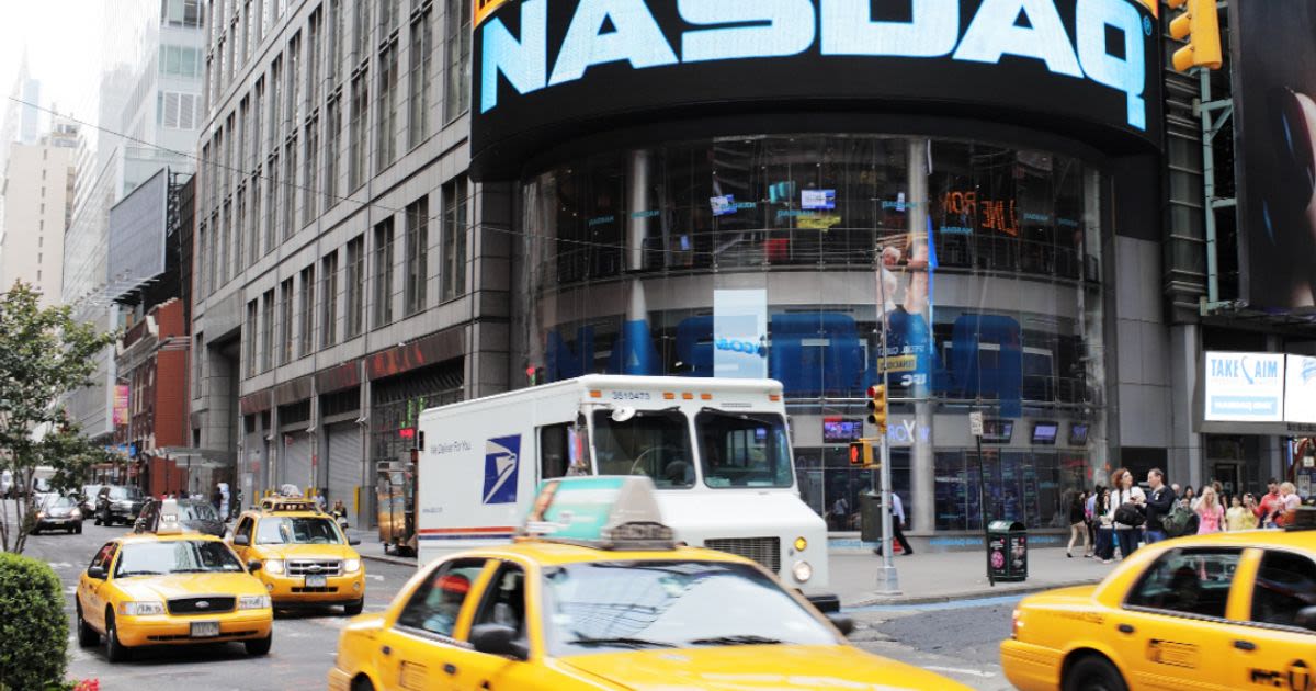 Nasdaq ends on a winning note with Apple on deck