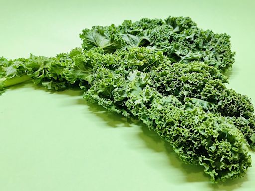 The Wasteful Reason Pizza Hut Used To Be A Top Kale Buyer