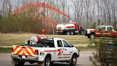 Los incendios inminentes están obligando a miles de canadienses a evacuar. Es posible que algunos no regresen a casa hasta la próxima semana