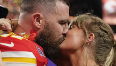 Taylor Swift y Travis Kelce celebrarán primer aniversario entre intensos rumores de compromiso