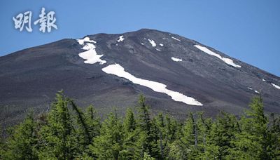 富士山火山口附近3人心肺停止 日警：相信是登山客 (14:05) - 20240626 - 國際