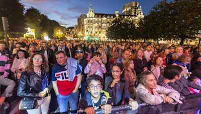 Un viaje en el tiempo a través de éxitos sin fecha de caducidad pone a Uría a bailar en la primera noche mateína