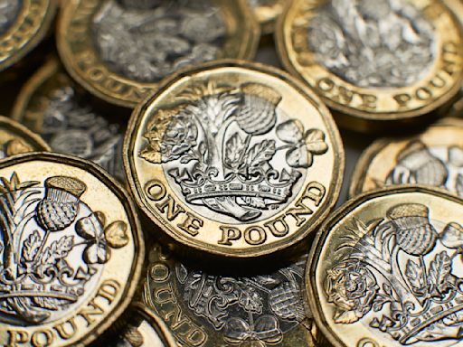 Pound, gold and oil prices in focus: commodity and currency check