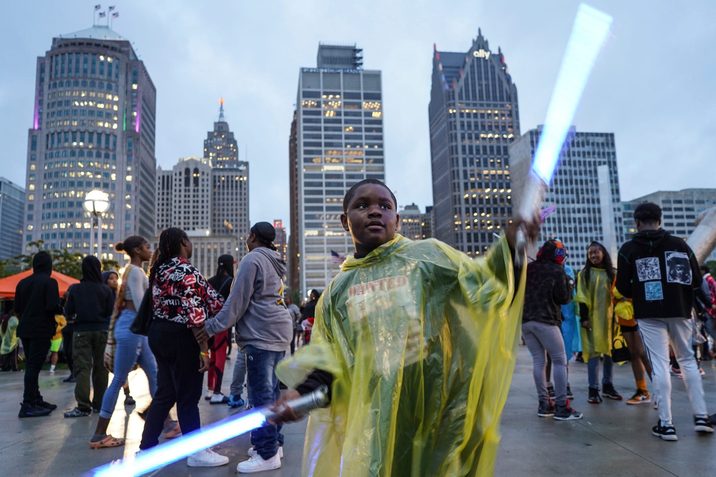 Your guide to the Detroit fireworks: Where to watch, parking, street closures, weather