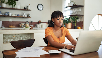 5 easy ways to keep cool when working from home in a heatwave