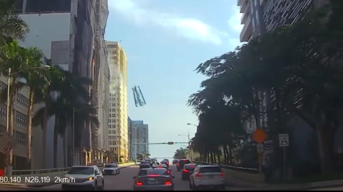 Dashcam video shows crane piece falling, crashing onto car in Fort Lauderdale
