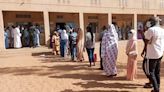 Senegal celebra elecciones sumido en una crisis por su aplazamiento en febrero y el aumento de la represión