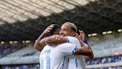 Cruzeiro vence Vitória pelo Brasileirão, em clima de despedida de Ronaldo