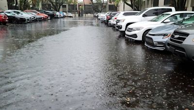 Declaran emergencia en cinco condados inundados de Florida por lluvias que continuarán hasta el sábado