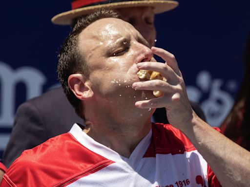 Barred from Nathan's, Joey Chestnut heads to Texas for July 4 hot dogs