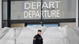 300 viajeros indios están varados en un aeropuerto francés en una pesquisa de tráfico de personas