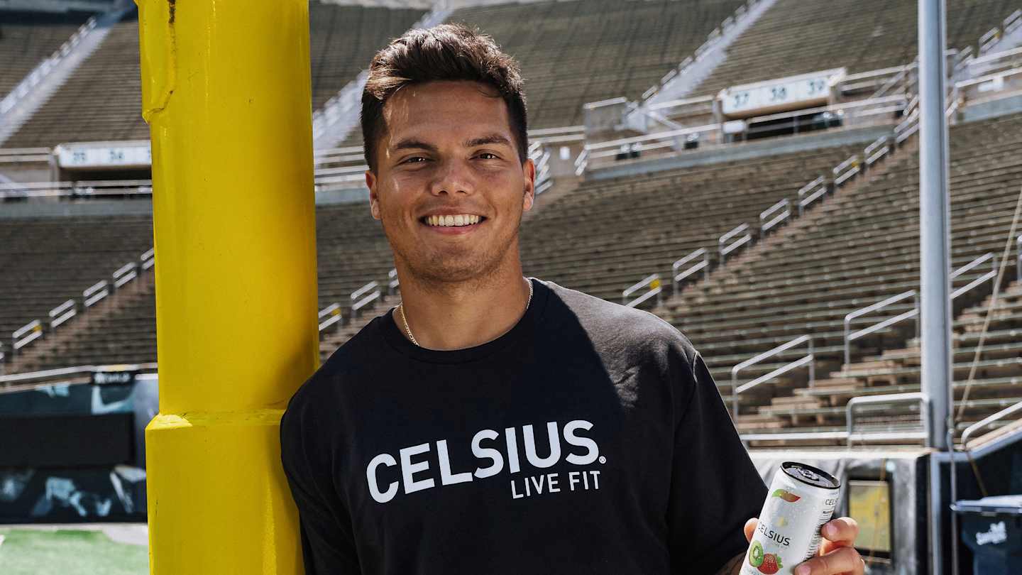 Oregon Ducks Quarterback Dillon Gabriel Rising in Name, Image, Likeness Earnings