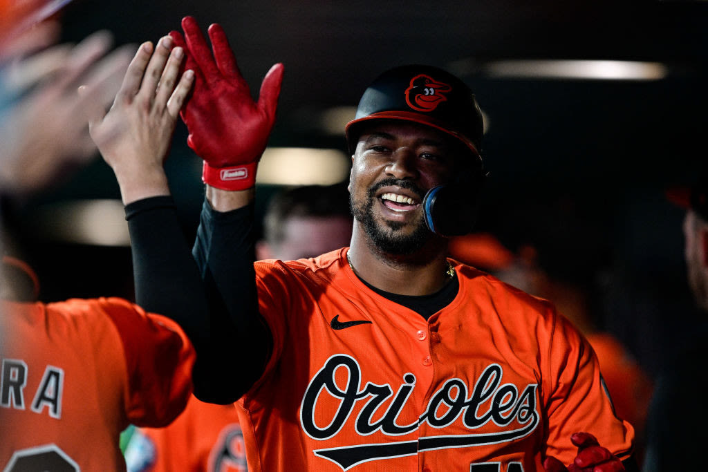 Jiménez joins Orioles teammates in giving back to community