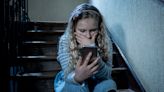 Alarmierende Mediennutzung - Müde Smartphone-Zombies: Diese Warnzeichen sollten Eltern von Schülern aufschrecken lassen